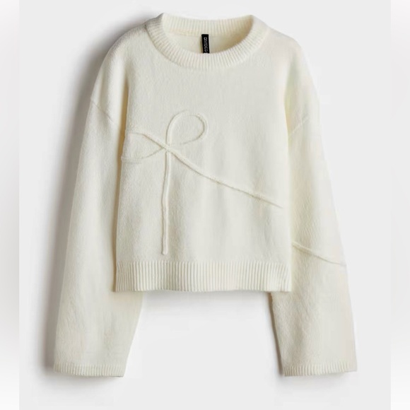 H&M Sweaters - H&M NWT ivory off white bow knit sweater